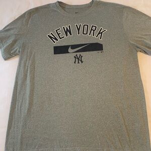 Nike Gray New York Yankee Men's Short Sleeve Tee Size XL NWOT